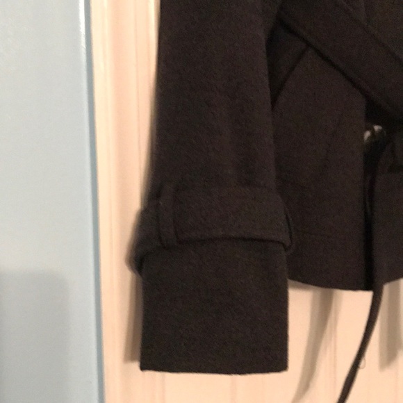 Woman’s short winter coat - Picture 5 of 12